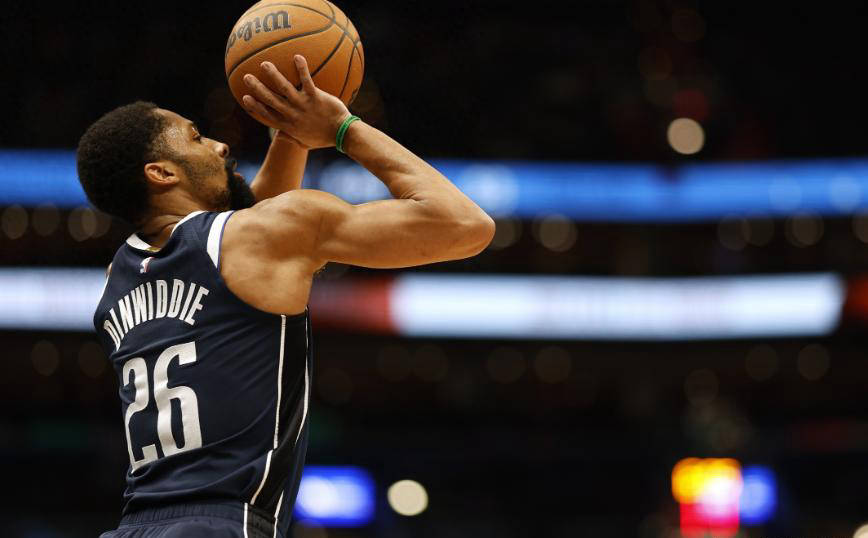 开云体育在线-上海队绝杀青岛队，德罗赞扛起全队