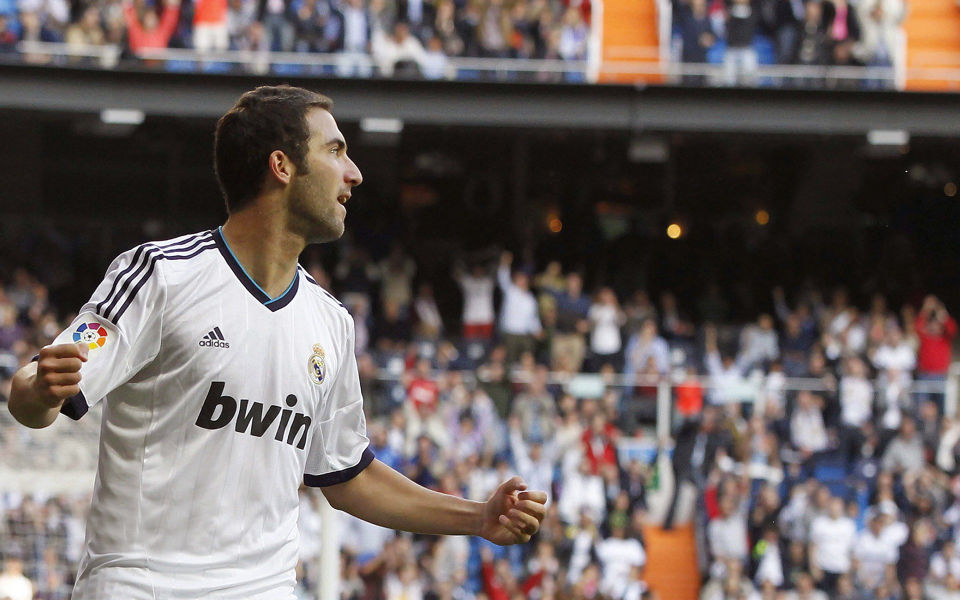 开云体育平台APP-南美风暴席卷欧洲，巴西铁腕终结马德里神话，梅西亚平宁之夜再证王权